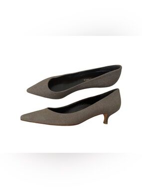 NWOT Stuart Weitzman Gold Kitten Heel 2” size 9